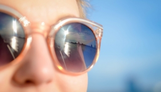 小心！年輕人也有可能患上白內(nèi)障！